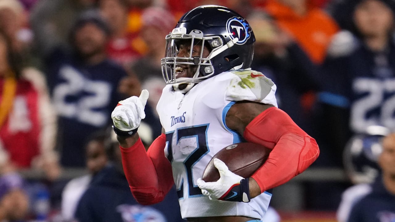 Can't-Miss Play: Tennessee Titans running back Derrick Henry rips off a  56-yard run after breaking Kansas City Chiefs safety Juan Thornhill's tackle