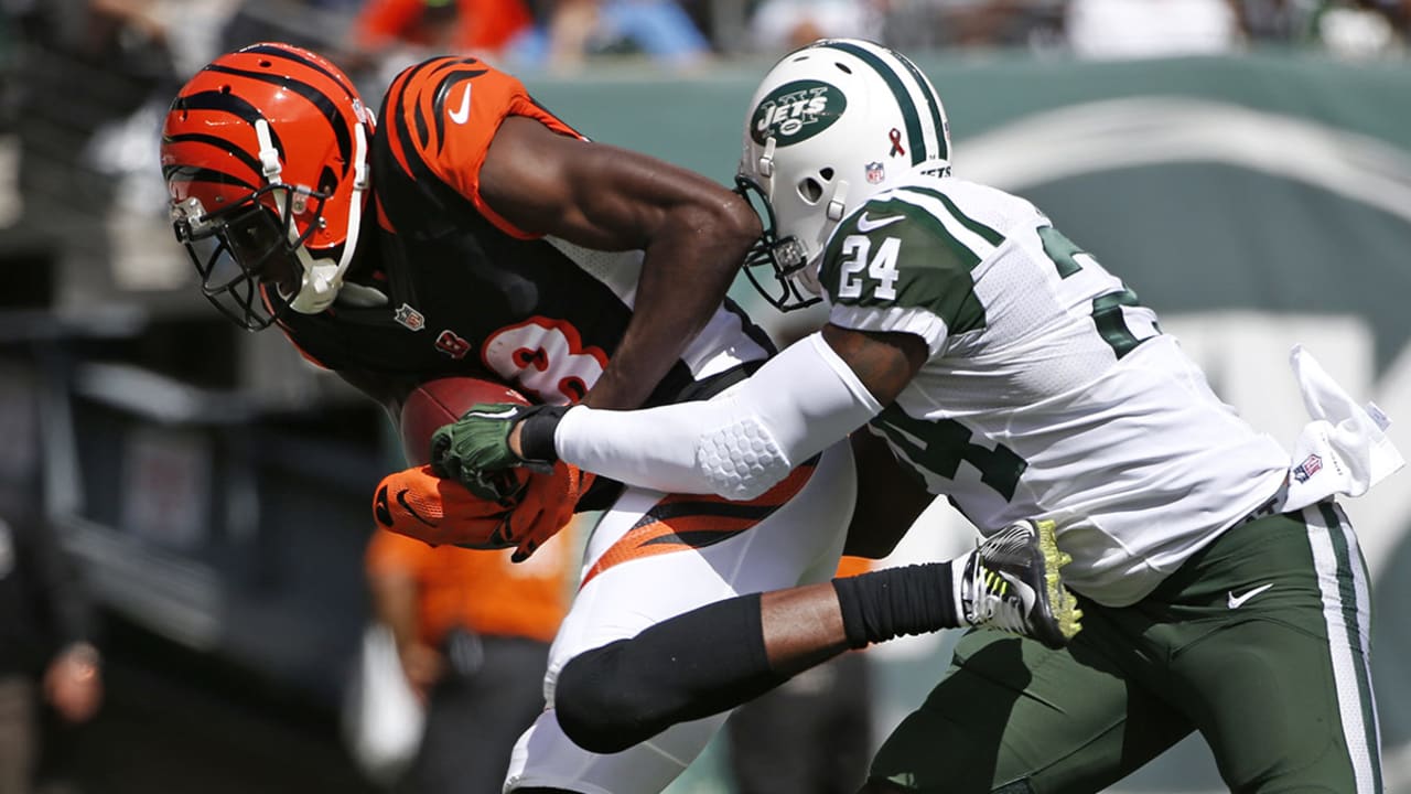 aj-green-darrelle-revis-160911-spot.jpg