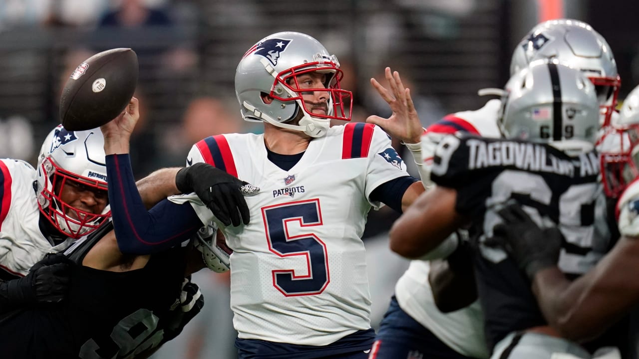 Las Vegas Raiders defensive end Tashawn Bower nearly forces a takeaway with  strip-sack on Patriots quarterback Brian Hoyer