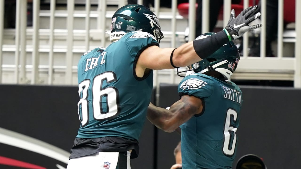 DeVonta Smith records his first catch in an Eagles uniform