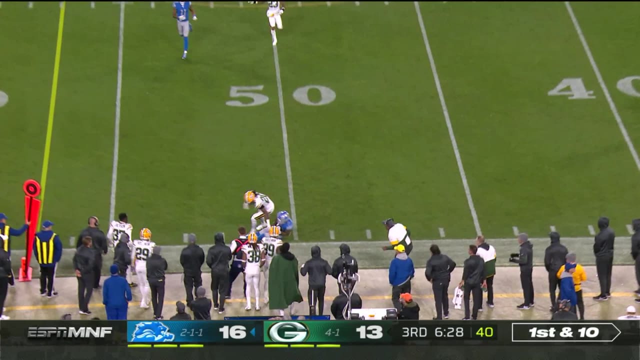 Matthew Stafford shows absurd arm strength on slipping sideline laser