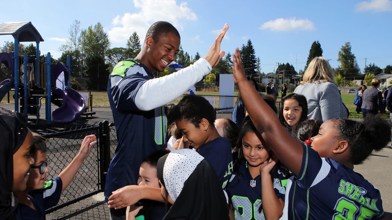 Tyler Lockett Named 2021 Steve Largent Award Winner