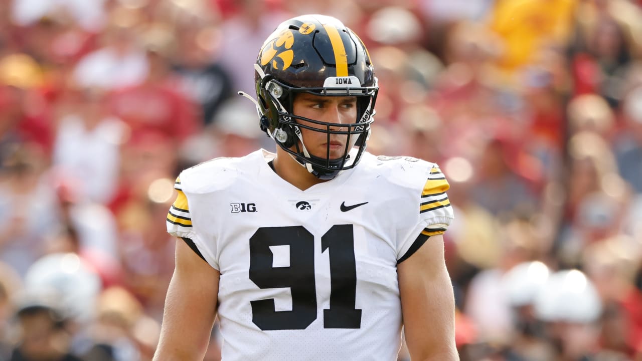 Baltimore Ravens Select Lukas Van Ness in Mock Draft