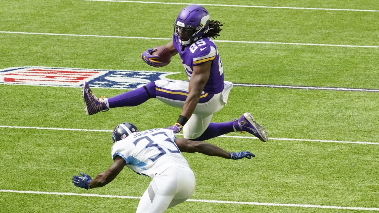 Minnesota running back Alexander Mattison unveils epic hurdle on 15