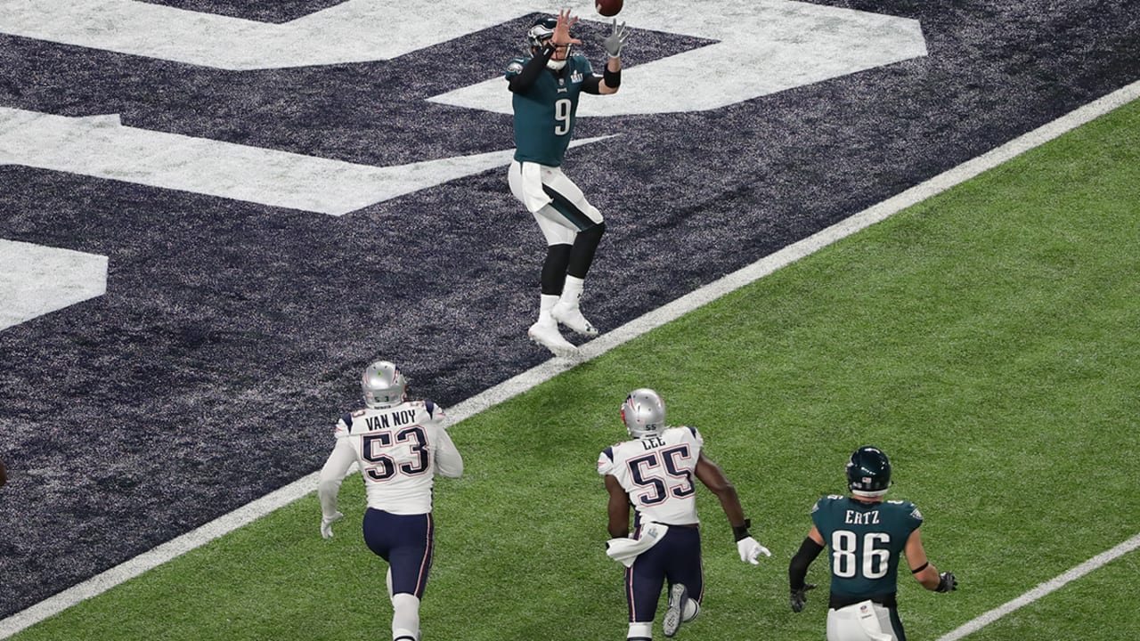 Nick Foles Catches A TD Pass From Trey Burton Before the Half