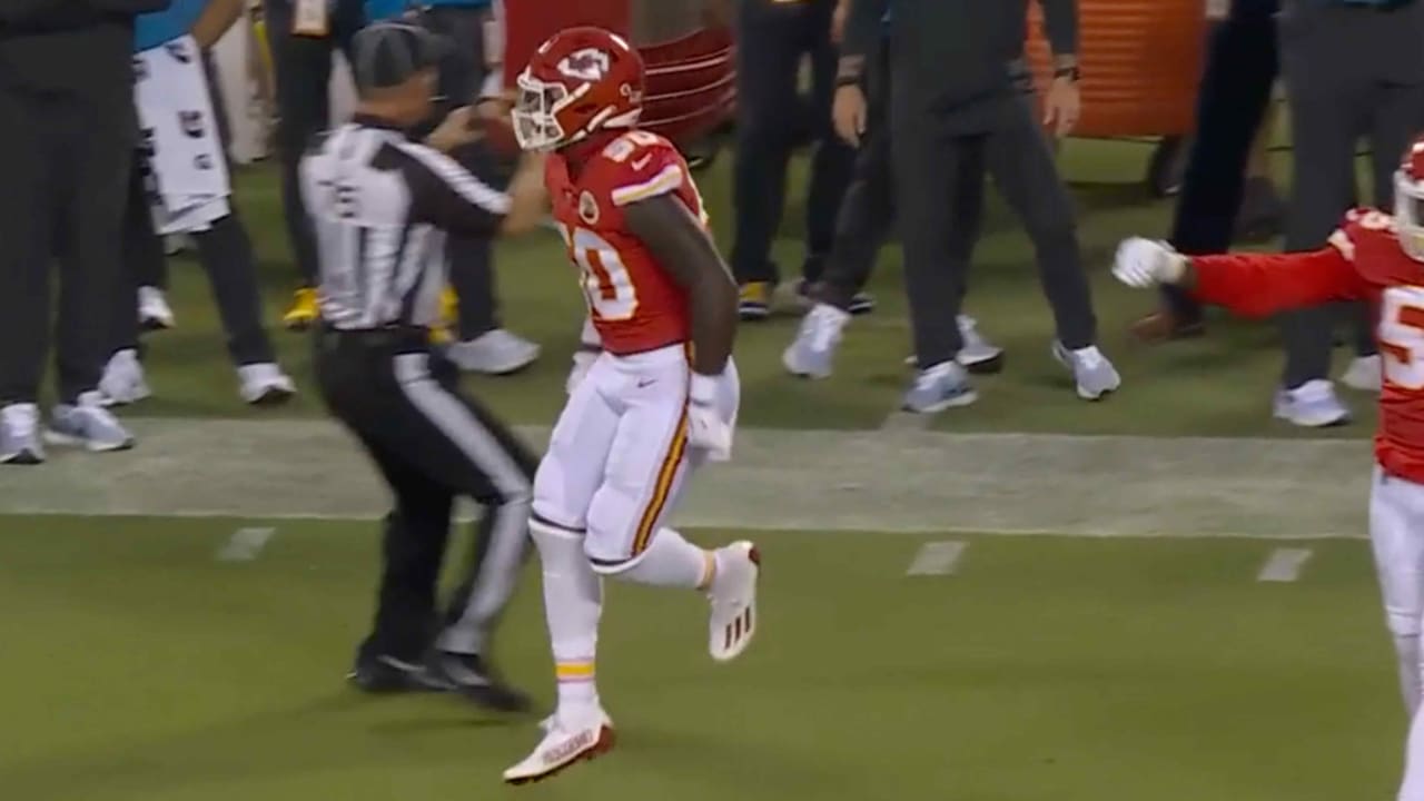 Chiefs LB Willie Gay reacts to not being available for Chargers