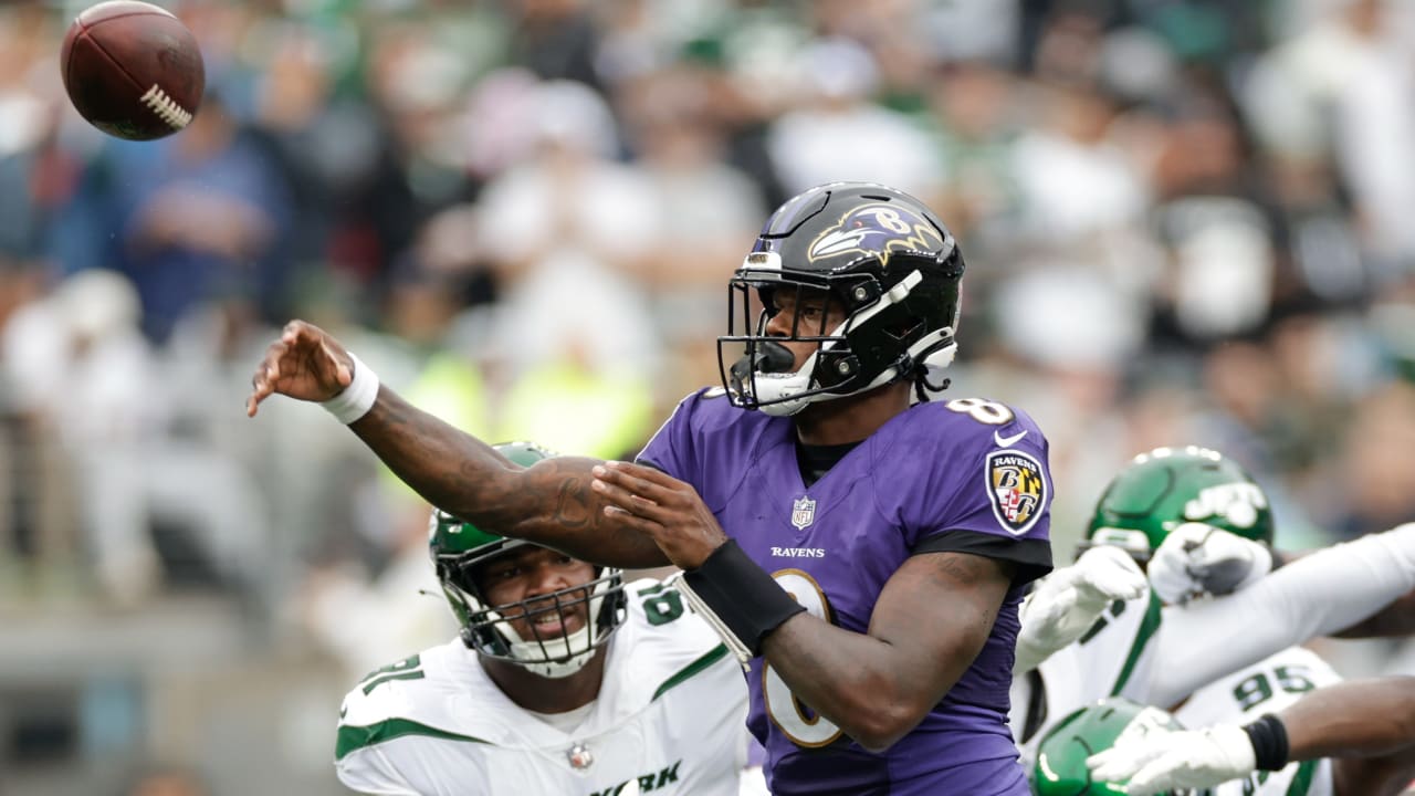 Can't-Miss Play: Baltimore Ravens quarterback Lamar Jackson escapes THREE  would-be tacklers on 14-yard scramble