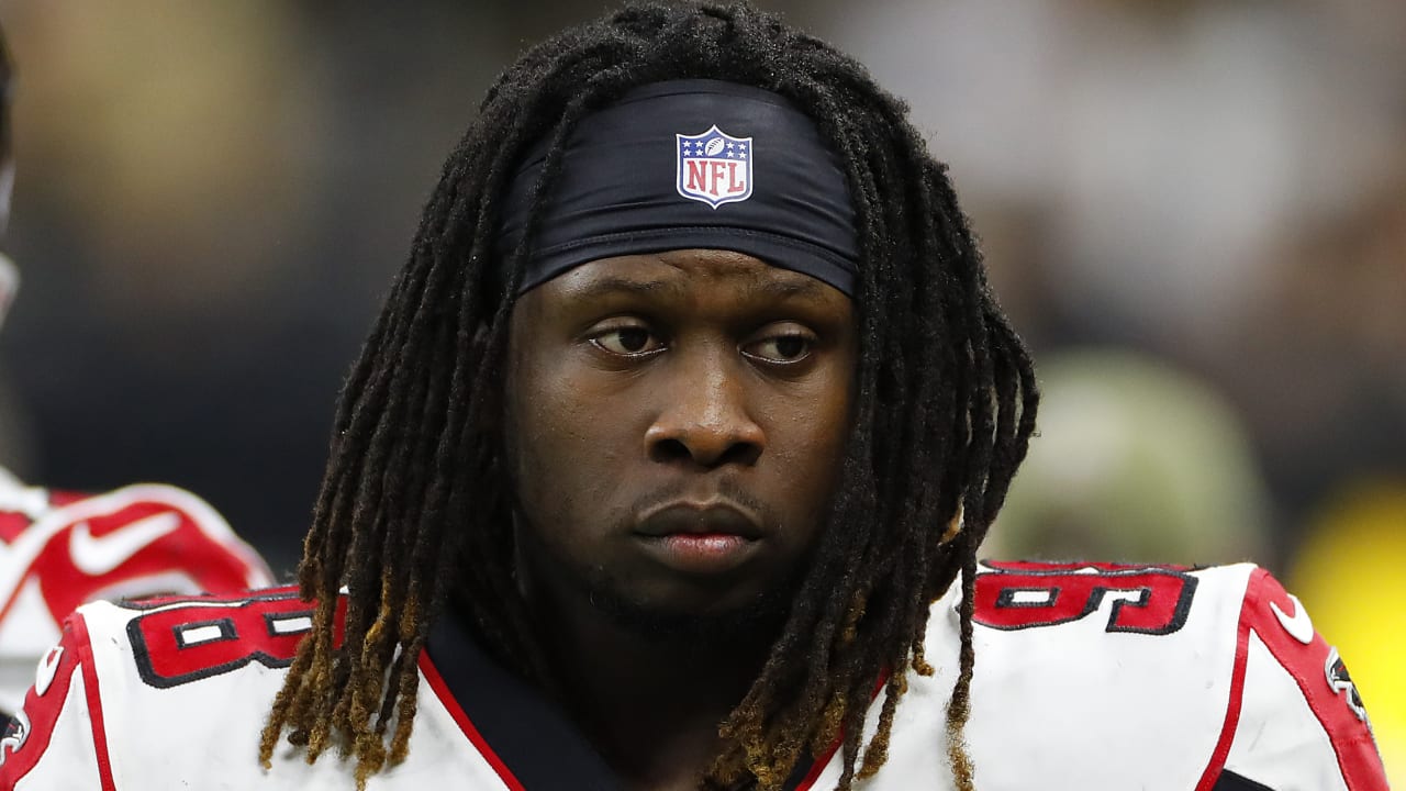 Dallas Cowboys announce release of DE Takk McKinley