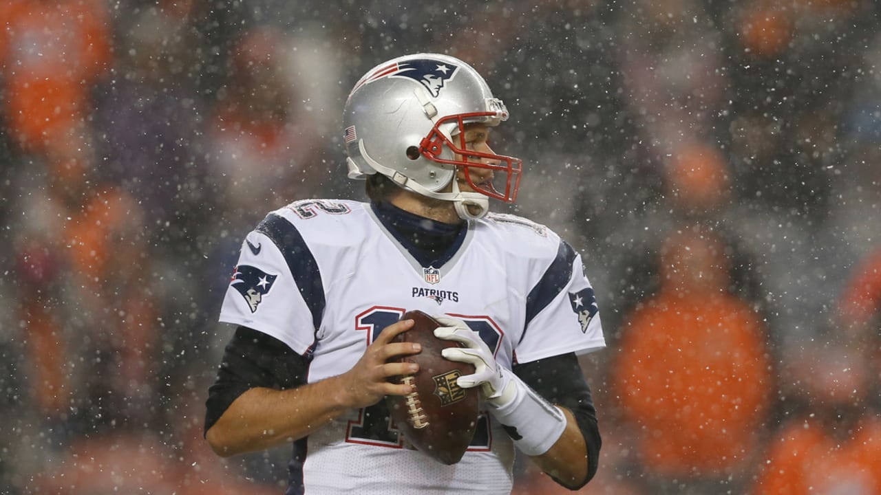 SEE IT: Broncos QB Brock Osweiler drills man in the face with a football on  the sideline – New York Daily News