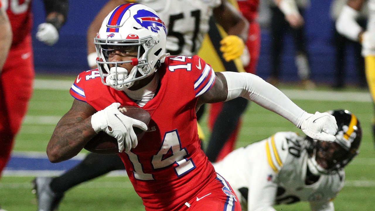 Buffalo Bills wide receiver Stefon Diggs gashes Steelers for 41 yards with  back-to-back catches