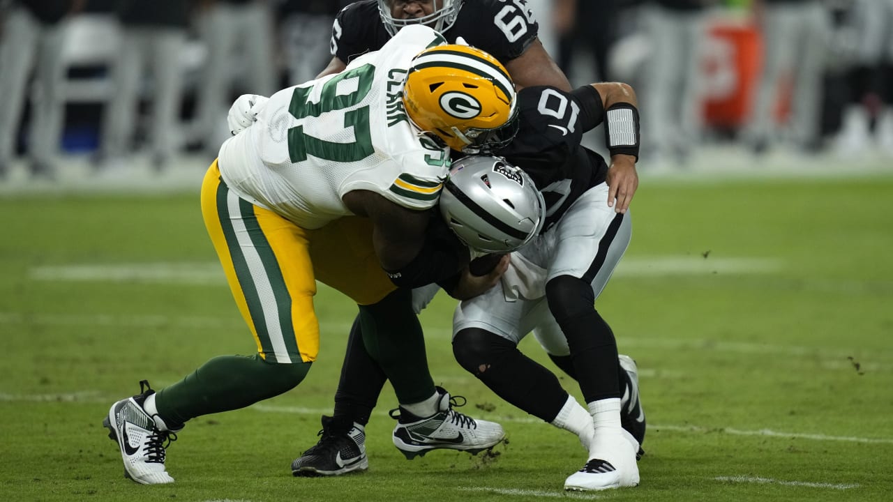 Green Bay, United States. 23rd Jan, 2022. San Francisco 49ers Jimmy  Garoppolo (10) is able to slide out of a tackle attempt by Green Bay Packers  Kenny Clark (97)in the second half