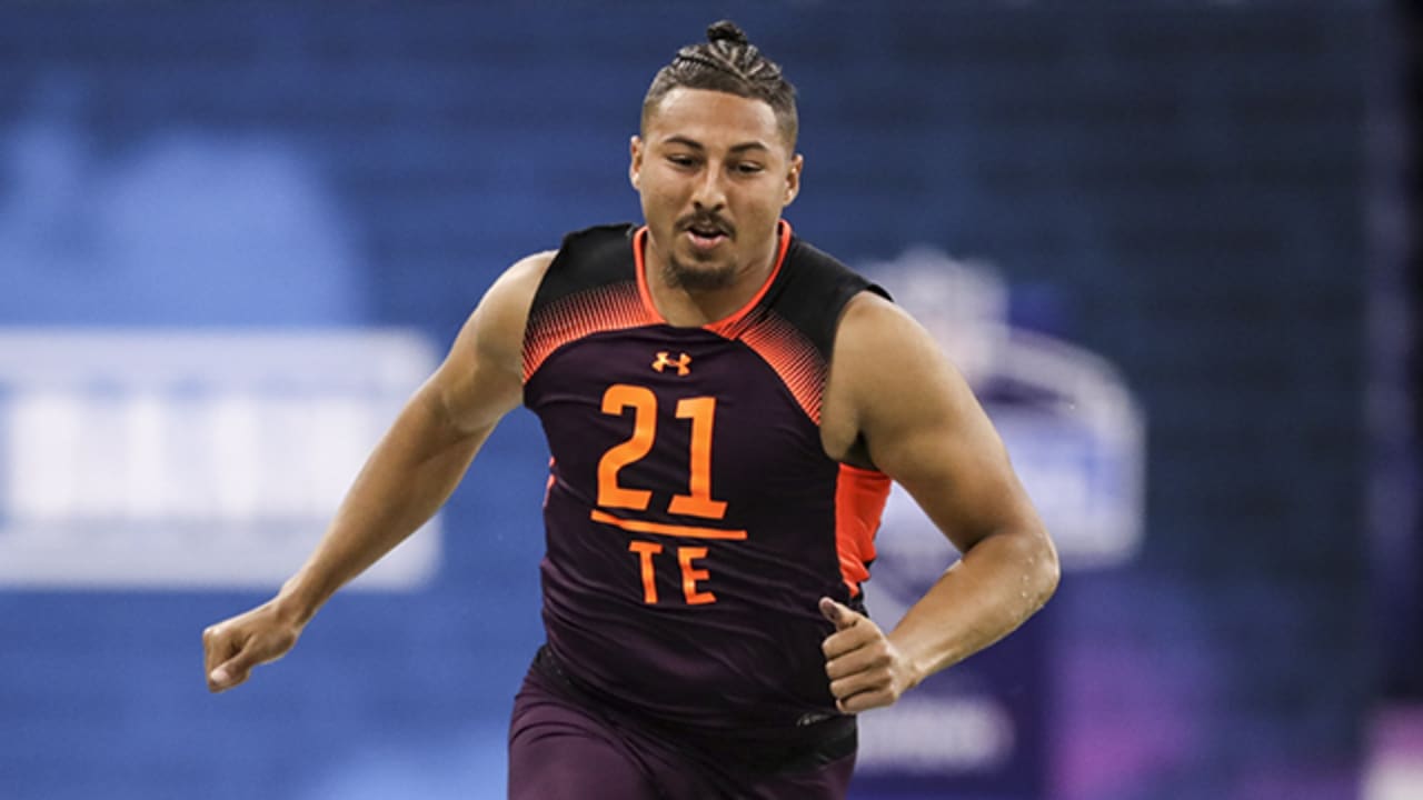 UCLA tight end Caleb Wilson runs an official 4.56 40-yard dash at 2019 ...