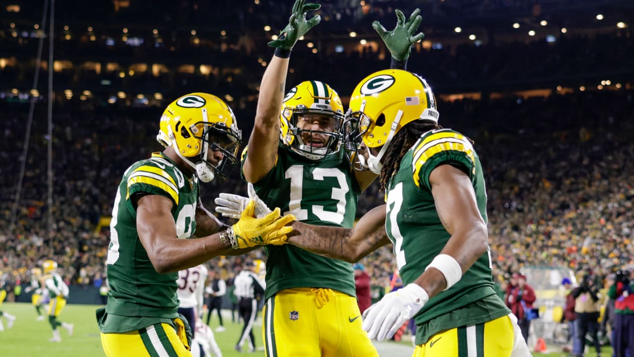 Green Bay, WI, USA. 12th Jan, 2020. Green Bay Packers wide receiver Davante  Adams #17 takes off running after the catch for a 40 yard touchdown during  the NFL Football game between