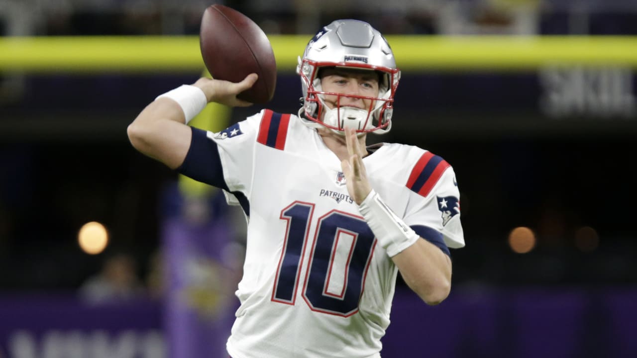 Monday's Patriots quarterback watch: Mac Jones zings it with the