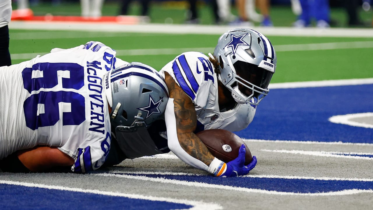 Helmet Stalker on X: Cowboys RB Ezekiel Elliott is using a Riddell Axiom  with an AXIOM-2B-Ti facemask, smoke open visor and a SportStar Victory XD  chinstrap paired with their Zip Straps; he