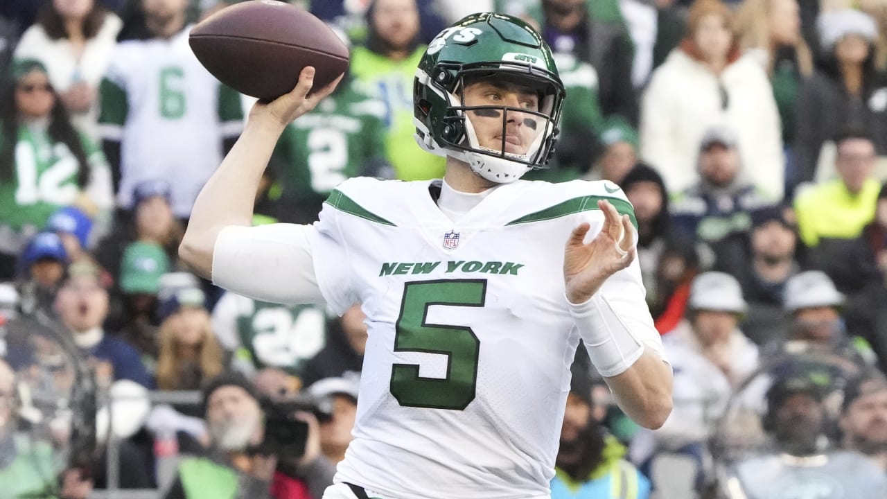 QB Mike White 'would love to be back with the Jets,' but also intrigued by  Dolphins