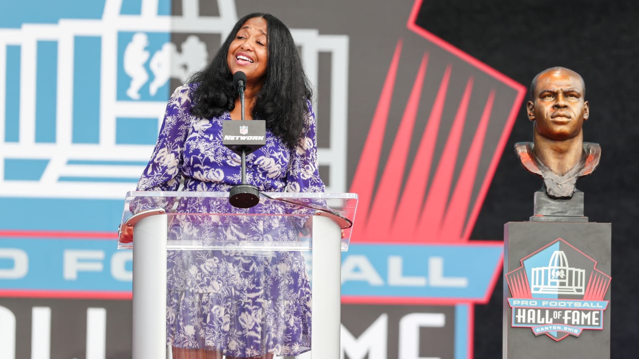 Pro Football HOF welcomes Class of 2022 in enshrinement ceremony