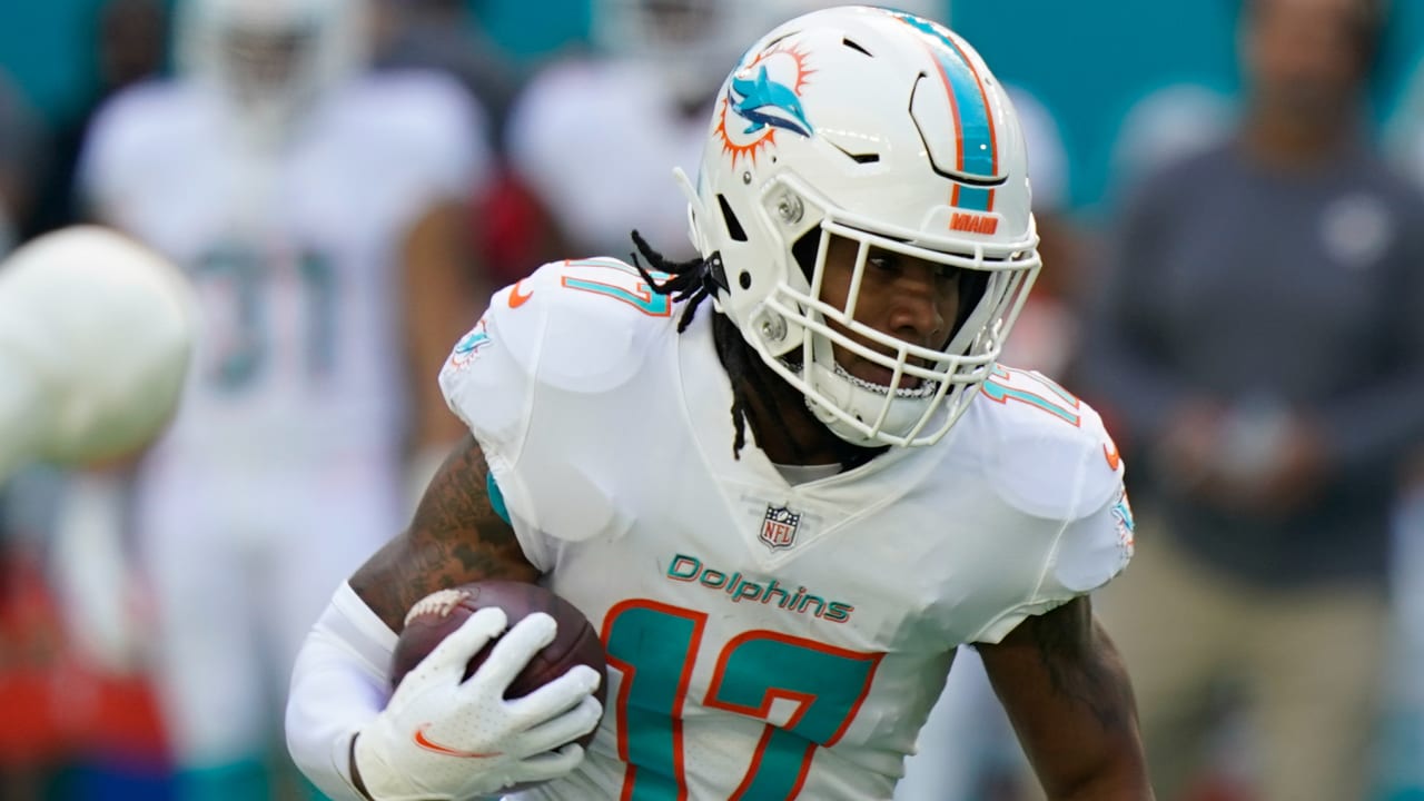 Jaylen Waddle returns with circus catch for Dolphins 