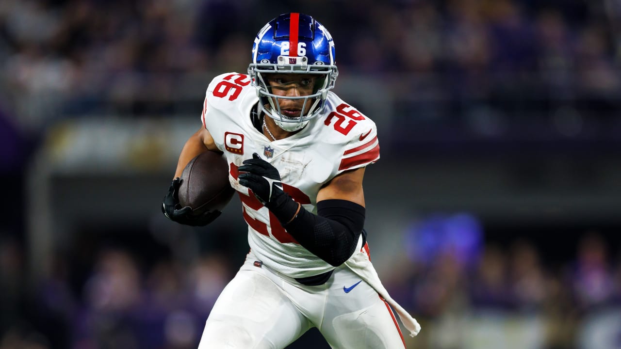Giants' Saquon Barkley returns to the field a day after signing a 1-year  deal