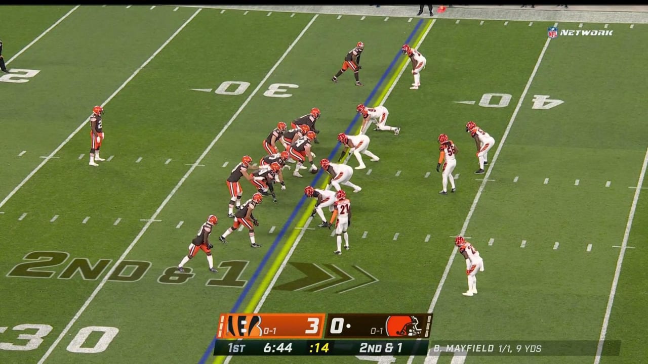 Mayfield ziplines pass to KhaDarel Hodge for 26 yards