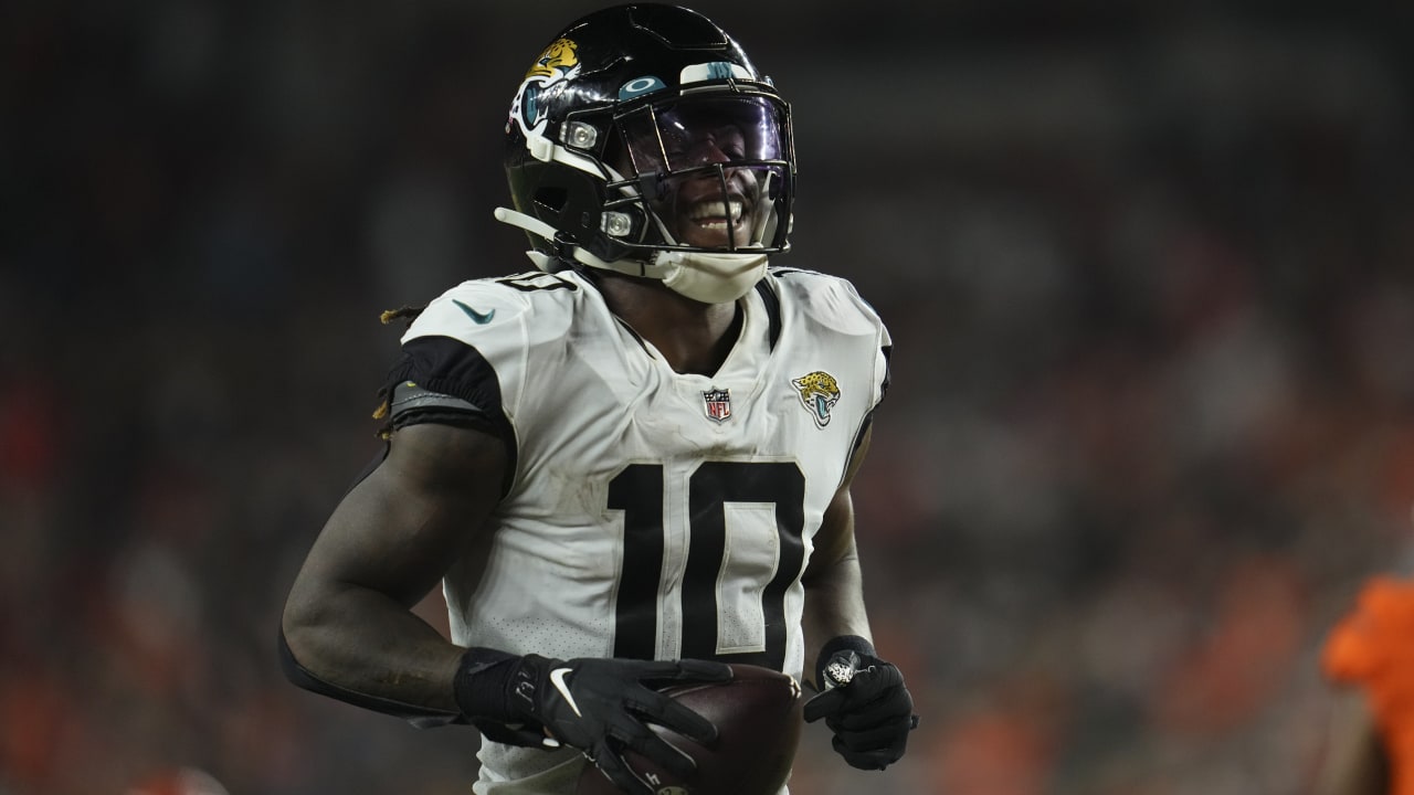 Jacksonville Jaguars wide receiver Laviska Shenault hangs on for tough  16-yard catch and run