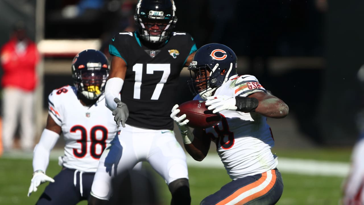 Can't-Miss Play: Chicago Bears linebacker Roquan Smith looks like RB on  insane 53-yard pick-six