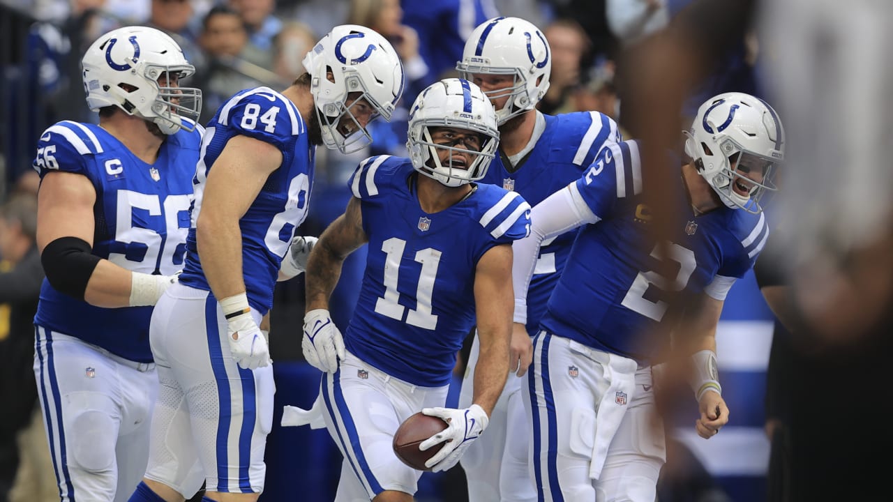 Indianapolis Colts quarterback Carson Wentz dips his arm angle on ...