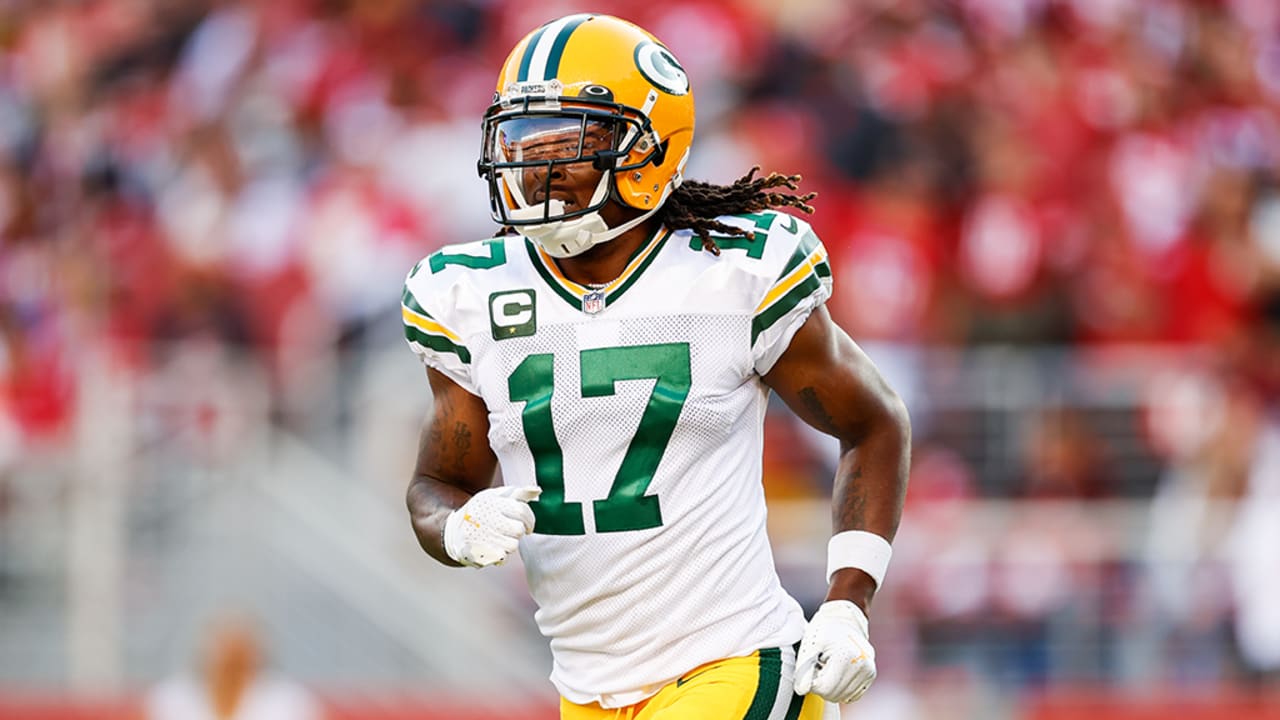 Green Bay, WI, USA. 12th Jan, 2020. Green Bay Packers wide receiver Davante  Adams #17 drops to his knees after scoring on a 40 yard touchdown pass  during the NFL Football game