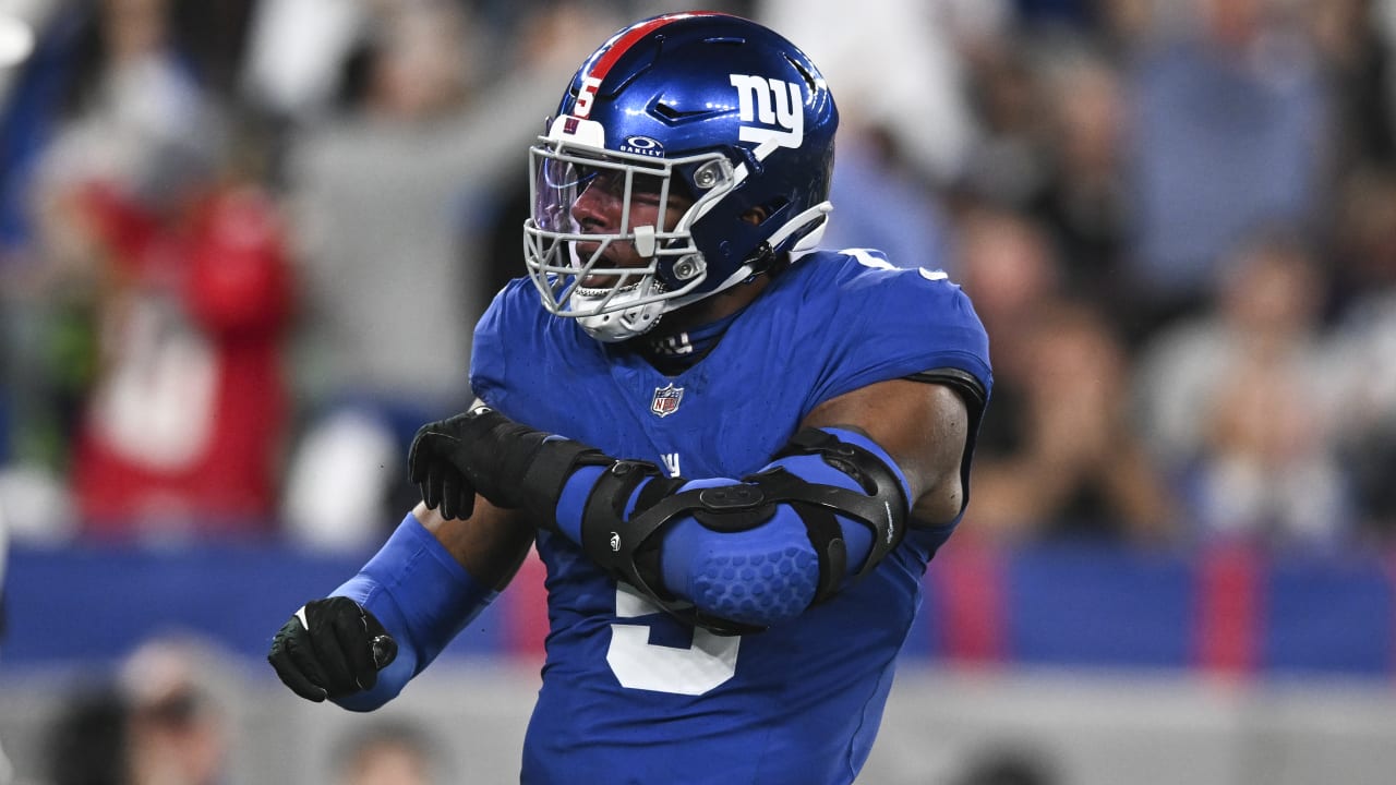 New York Giants defensive end Kayvon Thibodeaux (5) reacts against