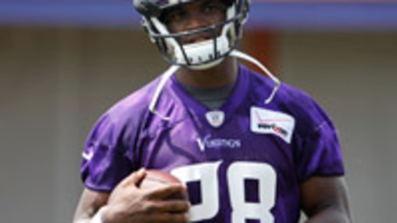 Adrian-Peterson-140623-SL.jpg