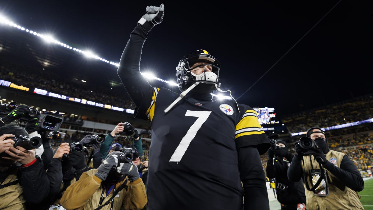 With the news of Ben Roethlisberger's retirement today, he would first be  eligible for the Hall of Fame in 2027. // @steelers, #HereWeGo