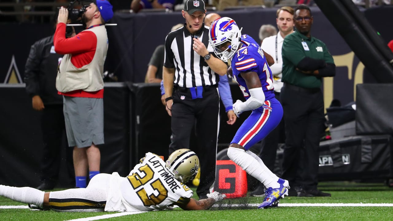 Stefon Diggs, Buffalo Bills receiver, tackles fan who sprints onto field -  Washington Times