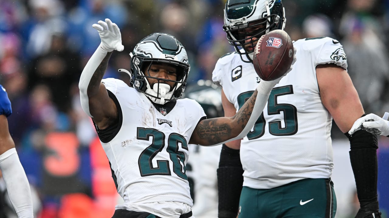 Jalen Hurts, Eagles secure playoff spot, thump rival Giants 48-22