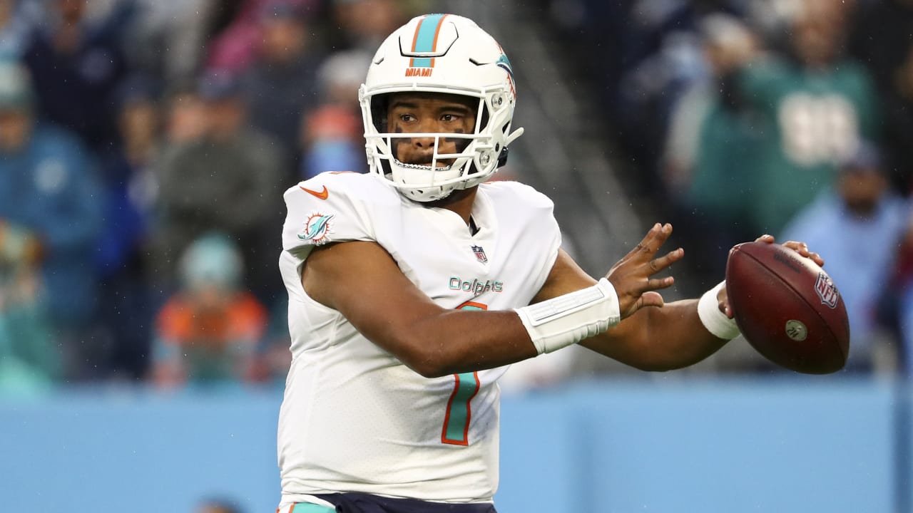 Can't-Miss Play: Miami Dolphins quarterback Tua Tagovailoa and wide  receiver Tyreek Hill combine to give Dolphins lead with 1:45 left