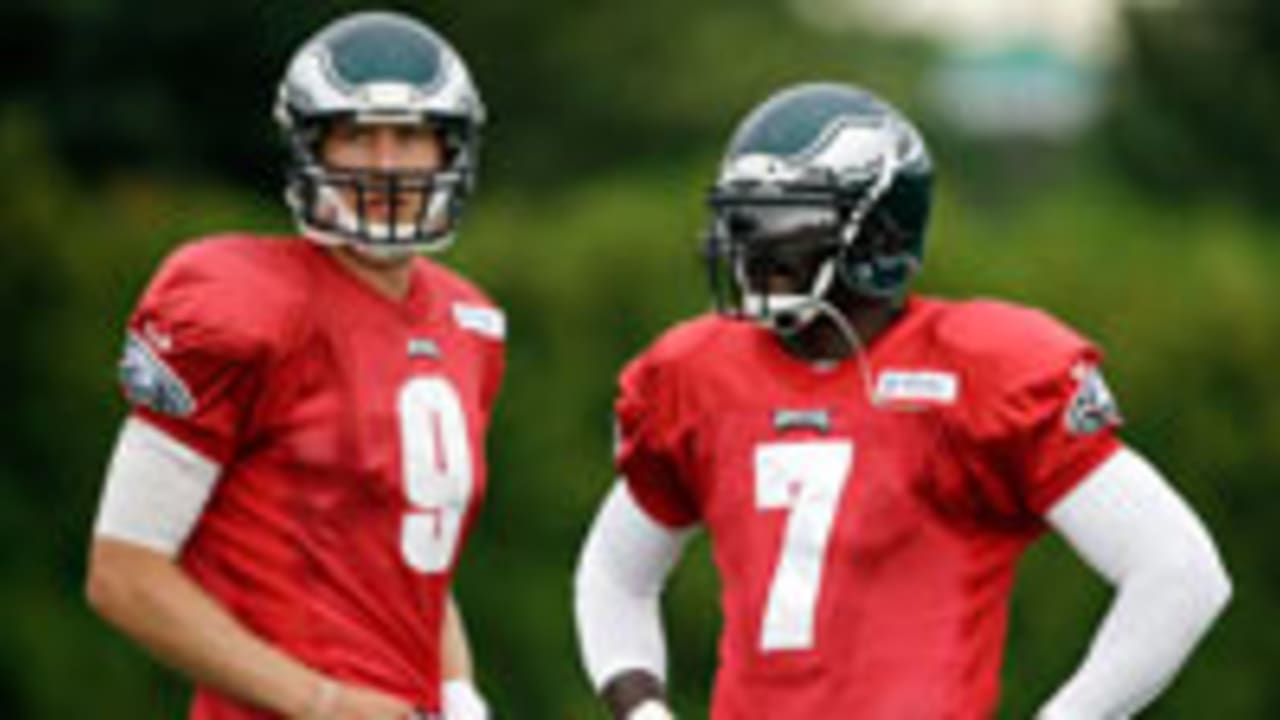 nick-foles-michael-vick-130826-spot.jpg