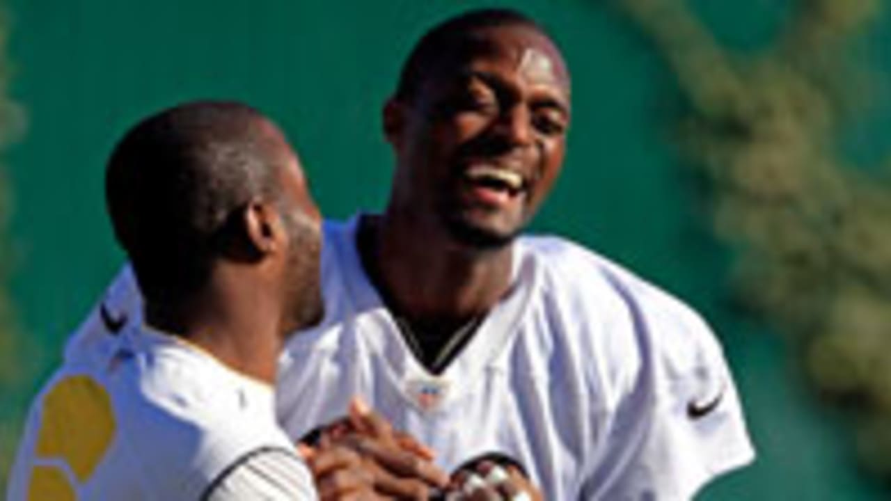 plaxico-burress-121124-spot.jpg