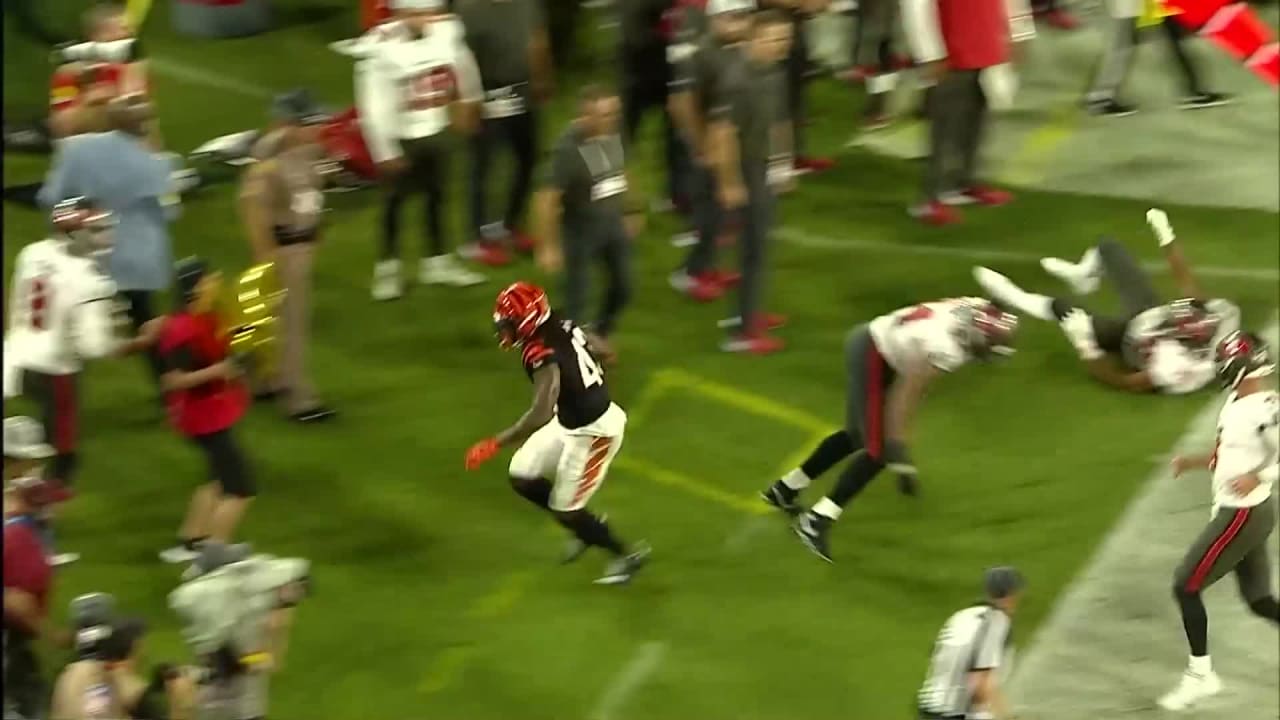 Cincinnati Bengals free safety Kavon Frazier snags tipped interception