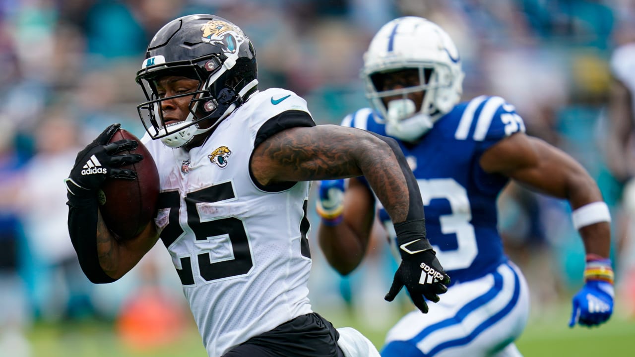 JACKSONVILLE, FL - NOVEMBER 28: Jacksonville Jaguars running back James  Robinson (25) runs with the ball during the game between the Atlanta  Falcons and the Jacksonville Jaguars on November 28, 2021 at