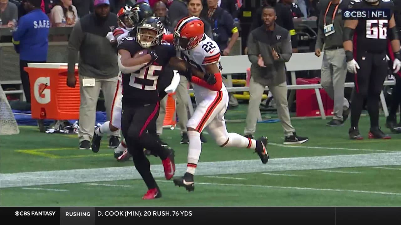 Atlanta Falcons running back Tyler Allgeier (25) runs against the Cleveland  Browns during the second half of an NFL football game, Sunday, Oct. 2,  2022, in Atlanta. (AP Photo/John Bazemore Stock Photo - Alamy