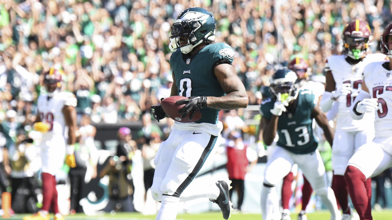 Philadelphia Eagles running back D'Andre Swift goes untouched for TD on  Eagles' first drive