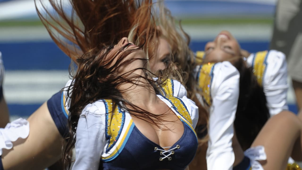 Oakland Raiderettes Photos from Week 11 – Ultimate Cheerleaders