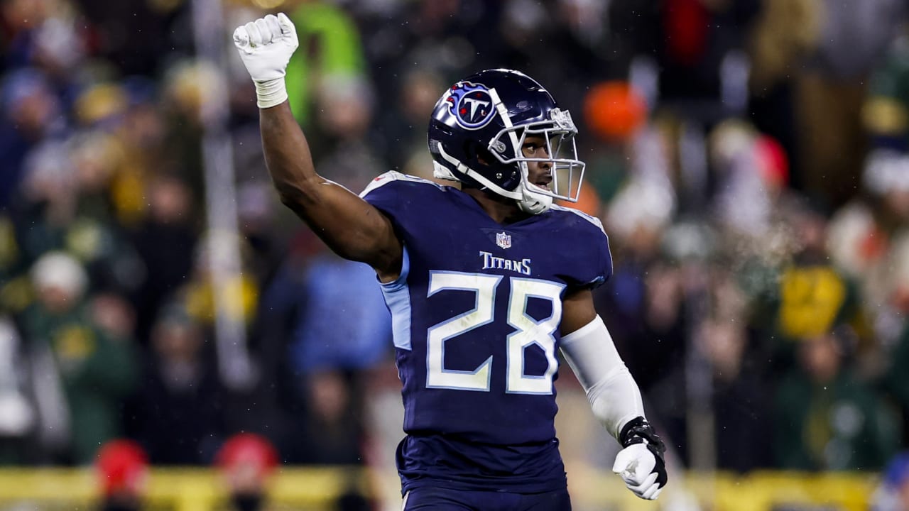 Tennessee Titans linebacker David Long Jr. (51) before an NFL football game  against the Green Bay Packers Thursday, Nov. 17, 2022, in Green Bay, Wis.  (AP Photo/Jeffrey Phelps Stock Photo - Alamy