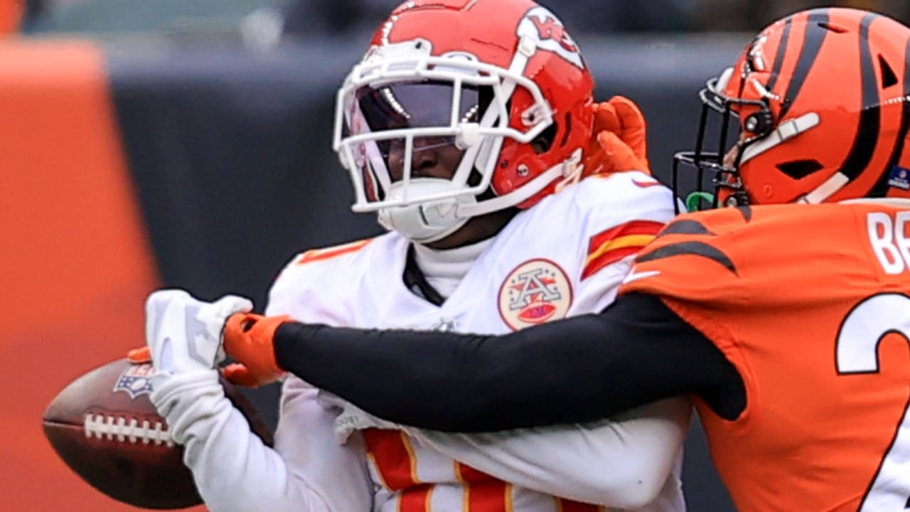 Bears: Tyreek Hill drops Justin Fields-DJ Moore warning to NFL