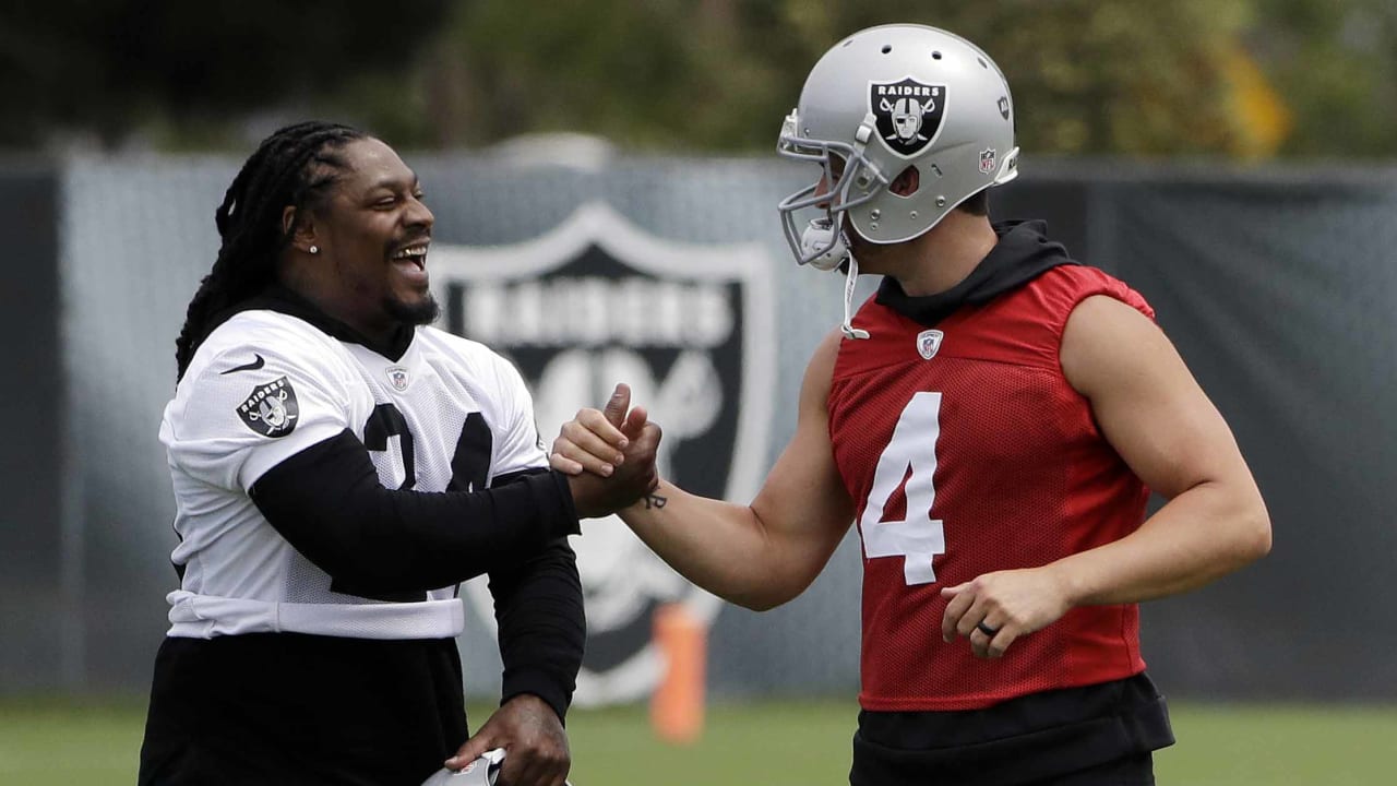 Raiders' Derek Carr diagnosed with bruised hand