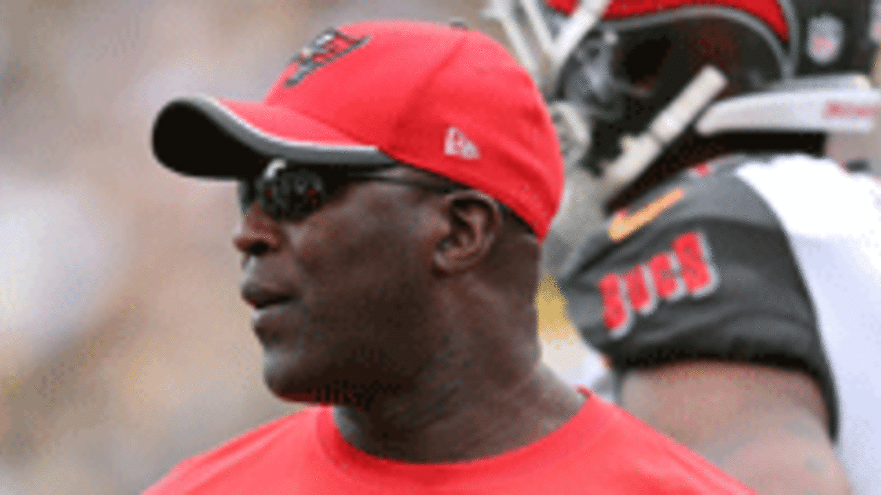 lovie-smith-spot_141019.jpg