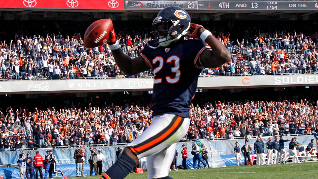 Watch Devin Hester's son juke defenders like his dad