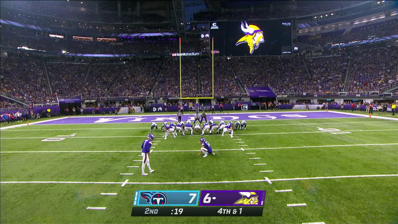 Minnesota Vikings kicker Greg Joseph converts 26yard FG late in first half