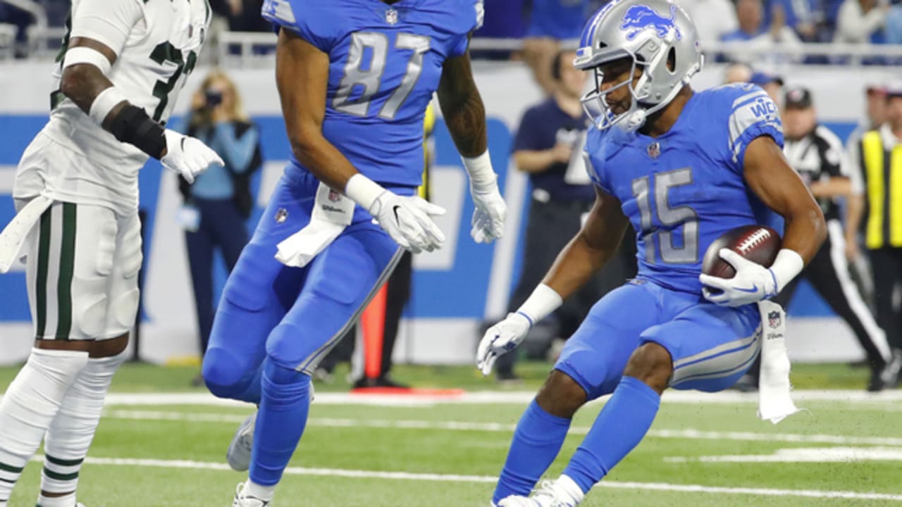 Golden Tate races to 24-yard TD, shimmies afterward