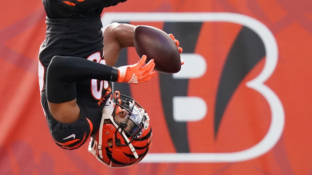 Tyler Boyd front flips into the end zone as Cincinnati Bengals demolish  Baltimore Ravens - BBC Sport