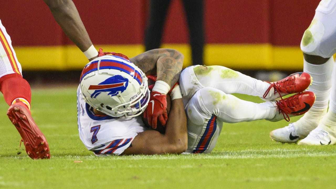 Taron Johnson injury: Bills CB leaves MNF on first drive with head